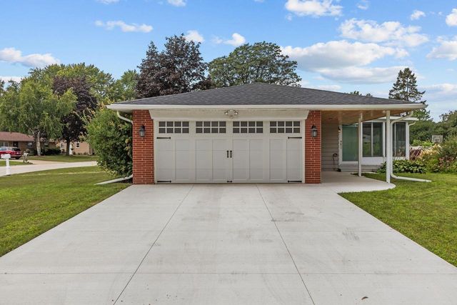 1520 CAREFUL DRIVE, Green Bay, WI 54304