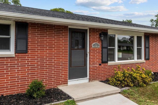 1520 CAREFUL DRIVE, Green Bay, WI 54304