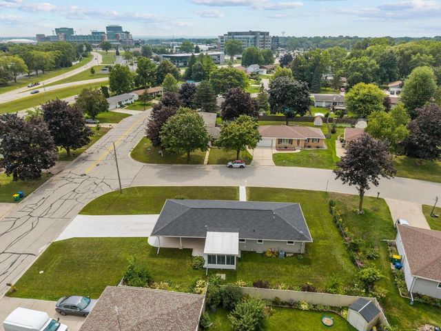 1520 CAREFUL DRIVE, Green Bay, WI 54304