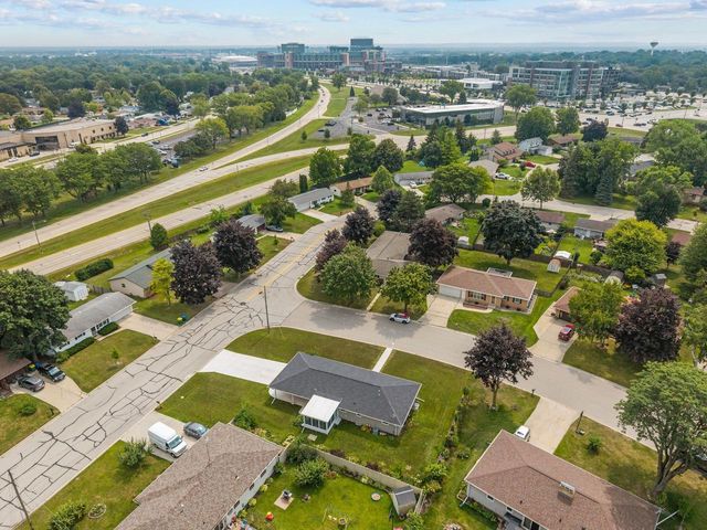 1520 CAREFUL DRIVE, Green Bay, WI 54304
