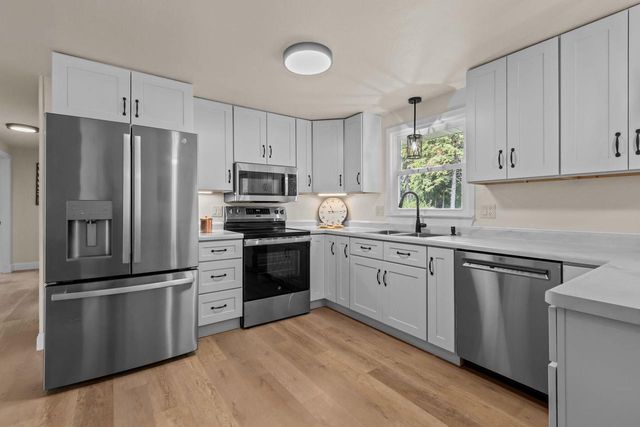 1520 CAREFUL DRIVE, Green Bay, WI 54304