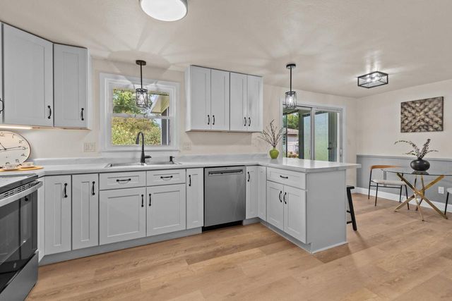 1520 CAREFUL DRIVE, Green Bay, WI 54304