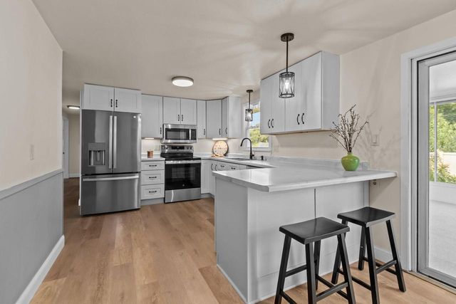 1520 CAREFUL DRIVE, Green Bay, WI 54304
