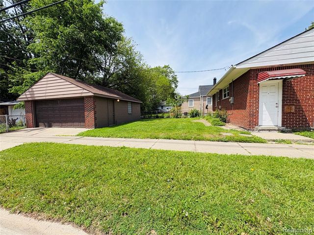 1040 E Maxlow Avenue, Hazel Park, MI 48030