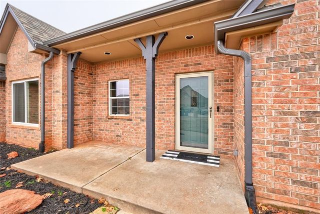 320 E Richmond Terrace, Mustang, OK 73064