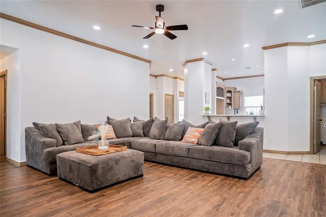 320 E Richmond Terrace, Mustang, OK 73064