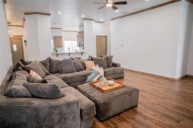 320 E Richmond Terrace, Mustang, OK 73064