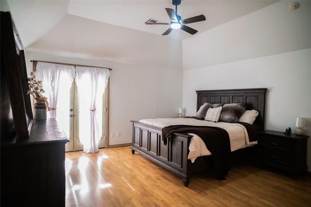 320 E Richmond Terrace, Mustang, OK 73064