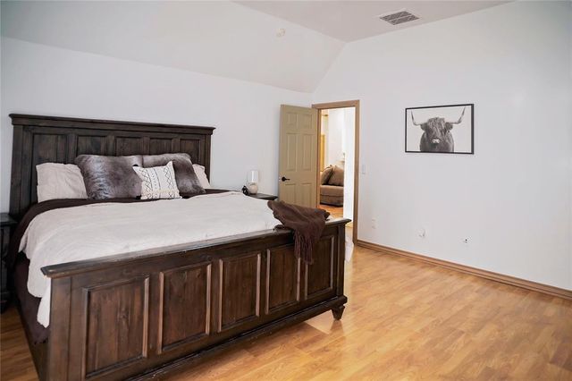 320 E Richmond Terrace, Mustang, OK 73064