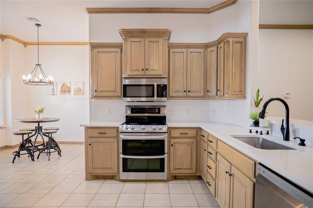 320 E Richmond Terrace, Mustang, OK 73064