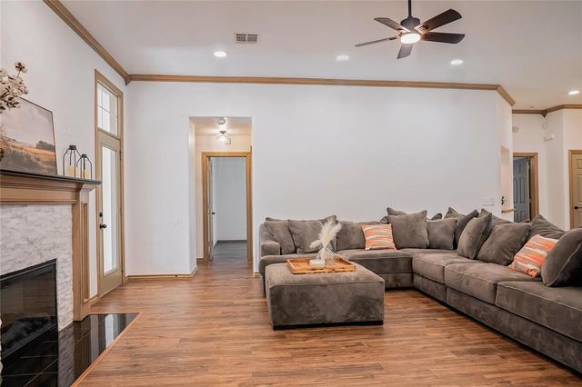 320 E Richmond Terrace, Mustang, OK 73064