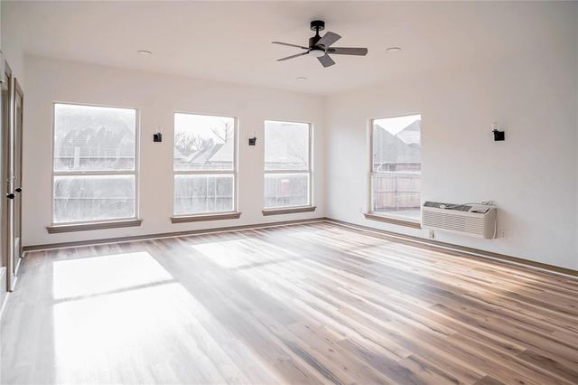 320 E Richmond Terrace, Mustang, OK 73064