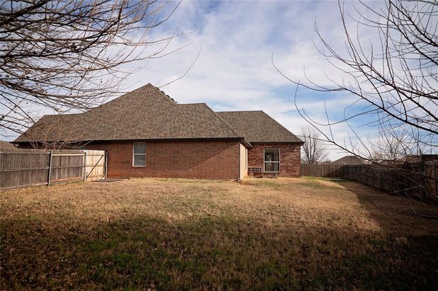 320 E Richmond Terrace, Mustang, OK 73064