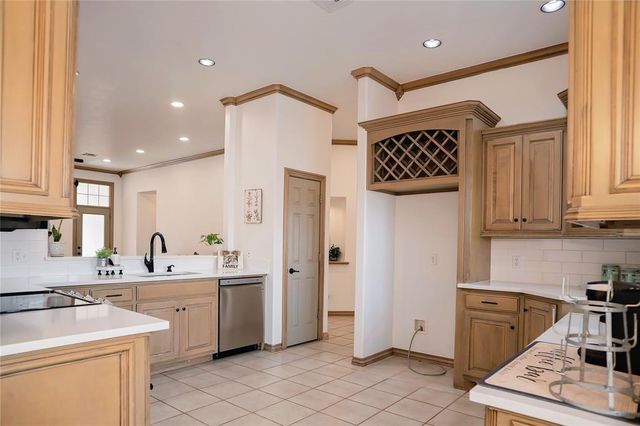 320 E Richmond Terrace, Mustang, OK 73064