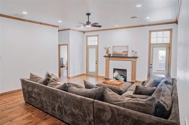 320 E Richmond Terrace, Mustang, OK 73064