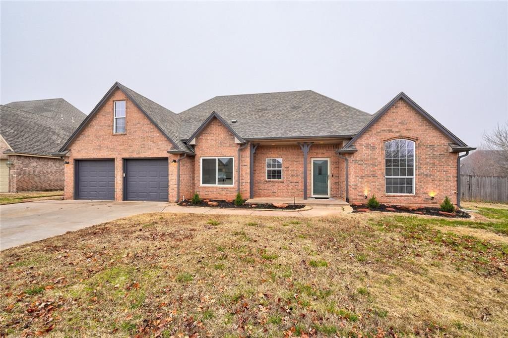 320 E Richmond Terrace, Mustang, OK 73064