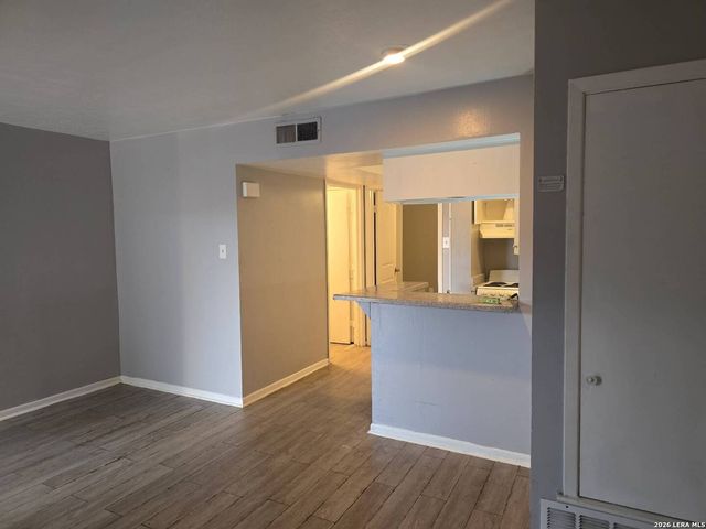 170 De Chantle Rd Apt 502, San Antonio, TX 78201