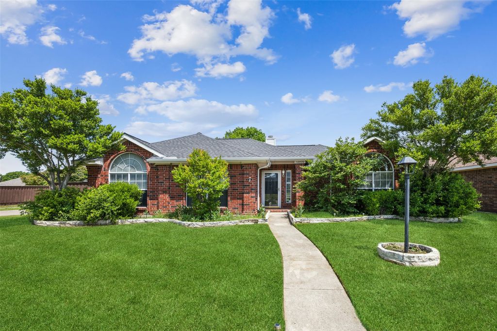 10920 Castle Drive, Frisco, TX 75035