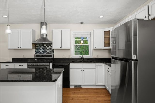 3 Moore Dr, Millbury, MA 01527