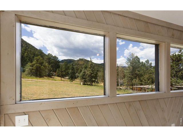 465 Deer Ln, Lyons, CO 80540