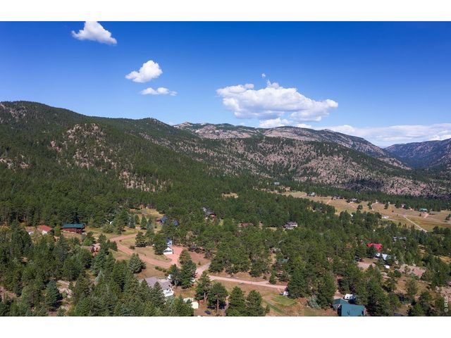 465 Deer Ln, Lyons, CO 80540