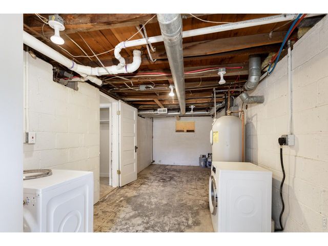 465 Deer Ln, Lyons, CO 80540