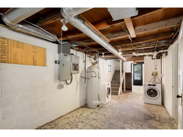 465 Deer Ln, Lyons, CO 80540