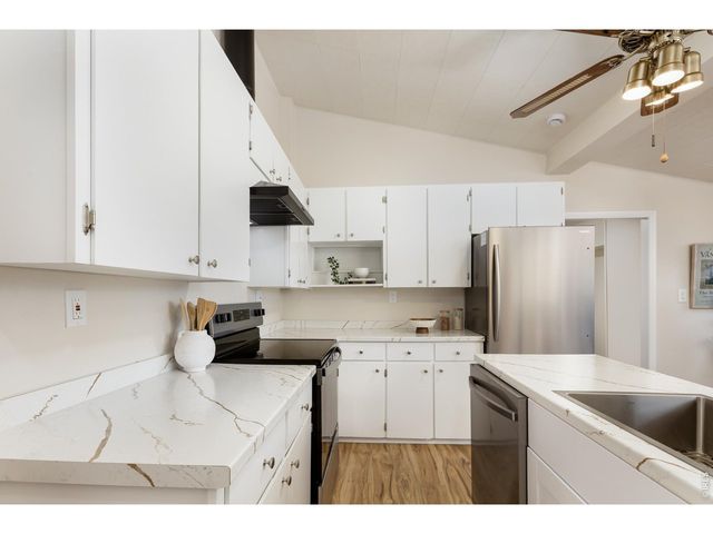 465 Deer Ln, Lyons, CO 80540