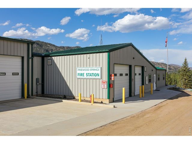 465 Deer Ln, Lyons, CO 80540