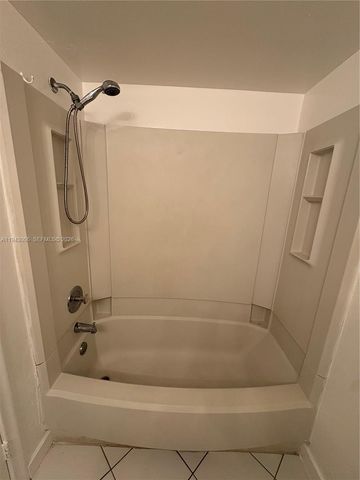 2401 Riverside Dr 314-B, Coral Springs, FL 33065