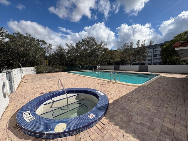 2401 Riverside Dr 314-B, Coral Springs, FL 33065