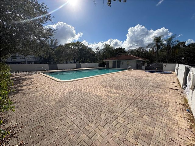 2401 Riverside Dr 314-B, Coral Springs, FL 33065