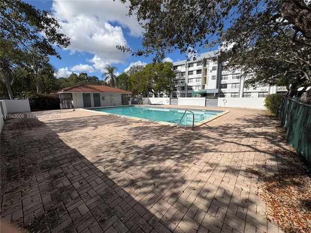 2401 Riverside Dr 314-B, Coral Springs, FL 33065
