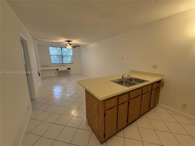 2401 Riverside Dr 314-B, Coral Springs, FL 33065