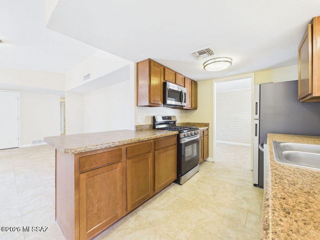 80 S Padilla Place, Tucson, AZ 85745