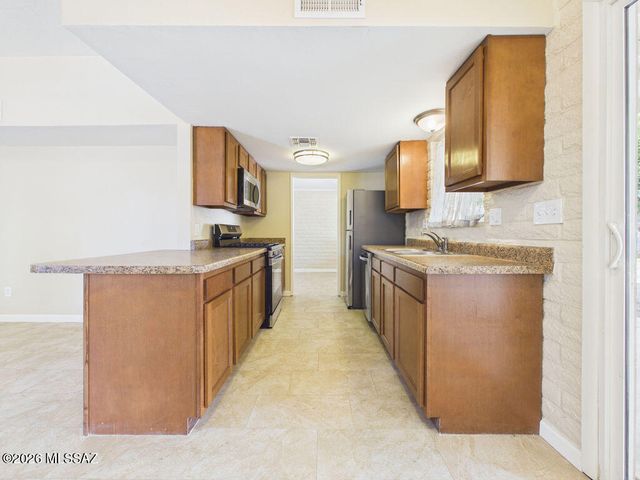 80 S Padilla Place, Tucson, AZ 85745