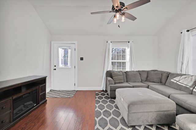 209 N Texas Street, Celina, TX 75009