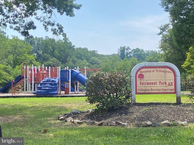 18 FAIRMOUNT DR, Willingboro, NJ 08046