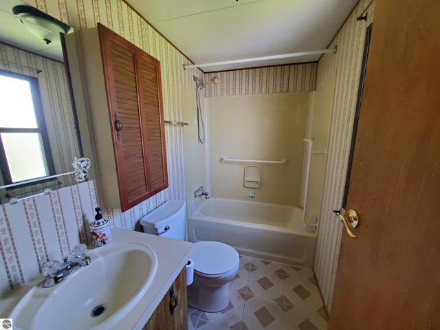 2890 Twin Lake Road, Lupton, MI 48635