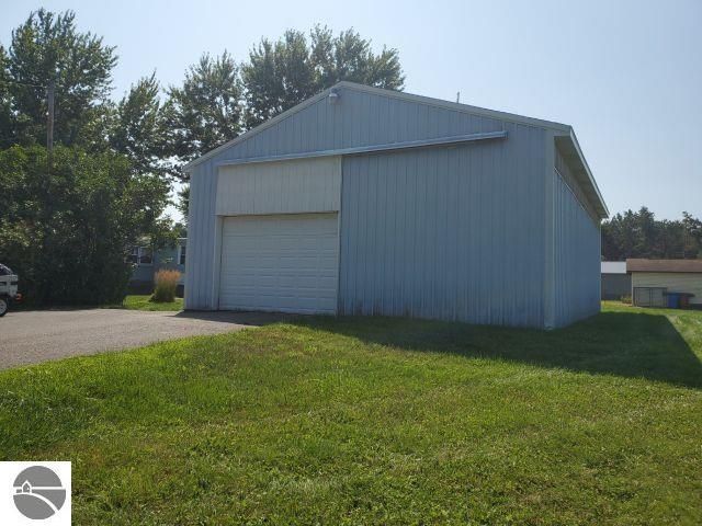 2890 Twin Lake Road, Lupton, MI 48635
