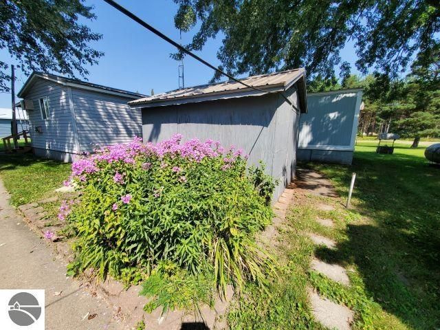 2890 Twin Lake Road, Lupton, MI 48635