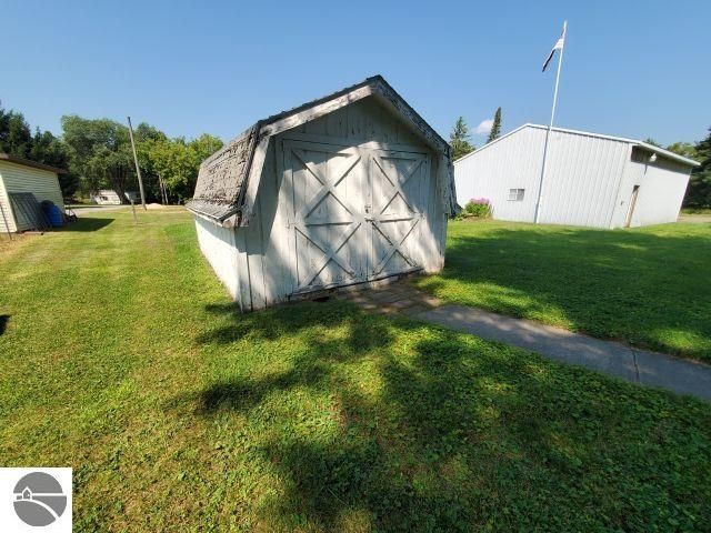 2890 Twin Lake Road, Lupton, MI 48635