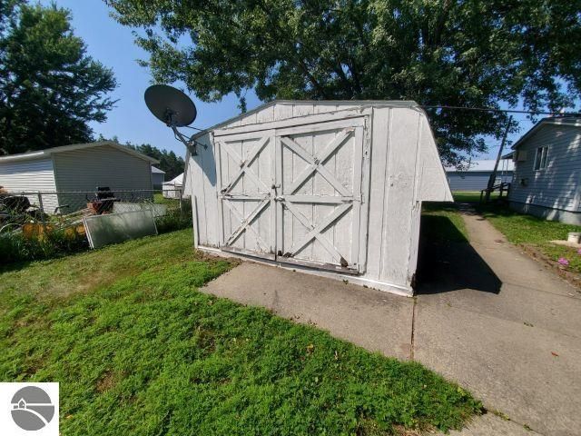 2890 Twin Lake Road, Lupton, MI 48635