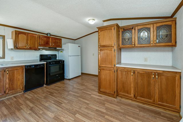 28 Mayflower Lane, Buffalo, MO 65622