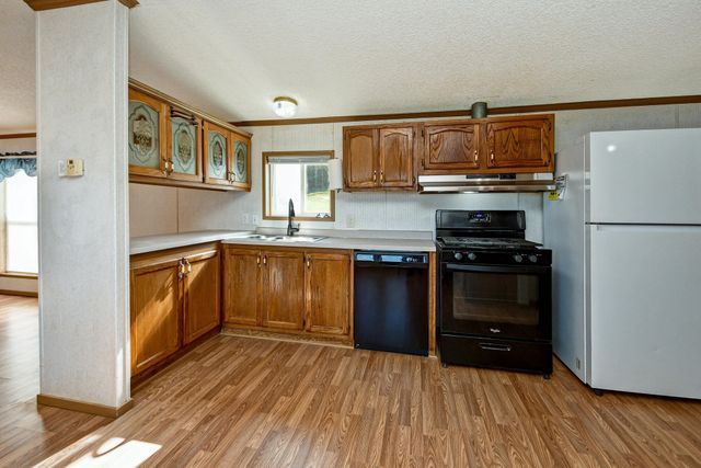 28 Mayflower Lane, Buffalo, MO 65622