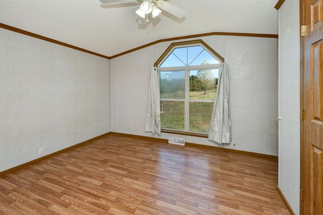 28 Mayflower Lane, Buffalo, MO 65622