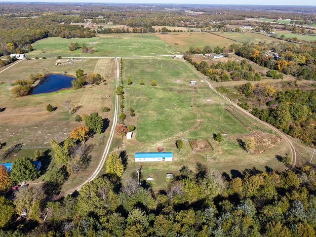 28 Mayflower Lane, Buffalo, MO 65622