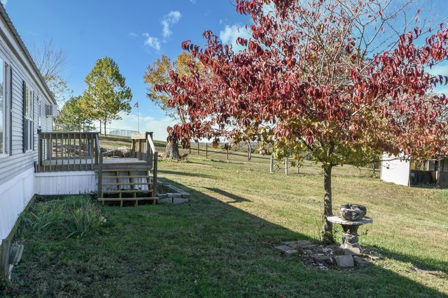 28 Mayflower Lane, Buffalo, MO 65622