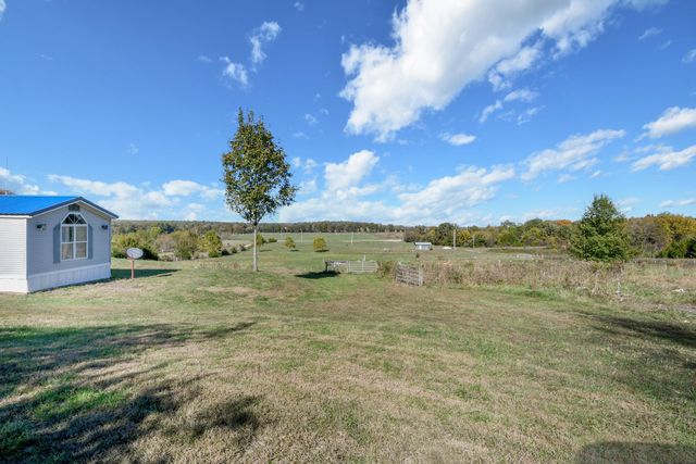 28 Mayflower Lane, Buffalo, MO 65622