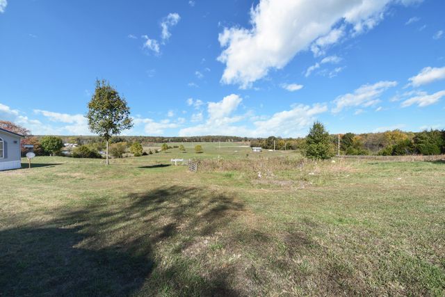 28 Mayflower Lane, Buffalo, MO 65622